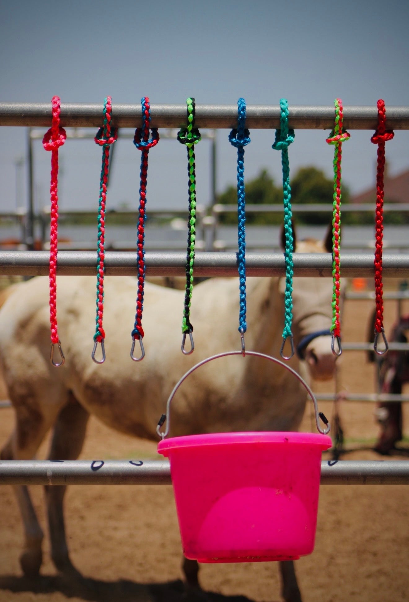 Bucket ties